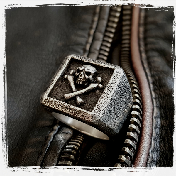 cross bone ring stock 2